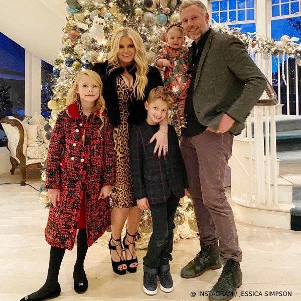 Jessica Simpson's Daughter Maxwell - Dolce Gabbana Girls Mini Me Red Wool Tweed Coat