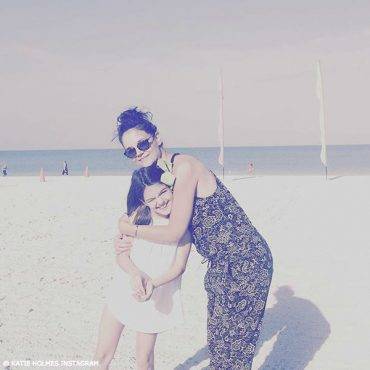 Katie Holmes and Suri Cruise Easter 2017 Marco Island Florida Beach Holiday